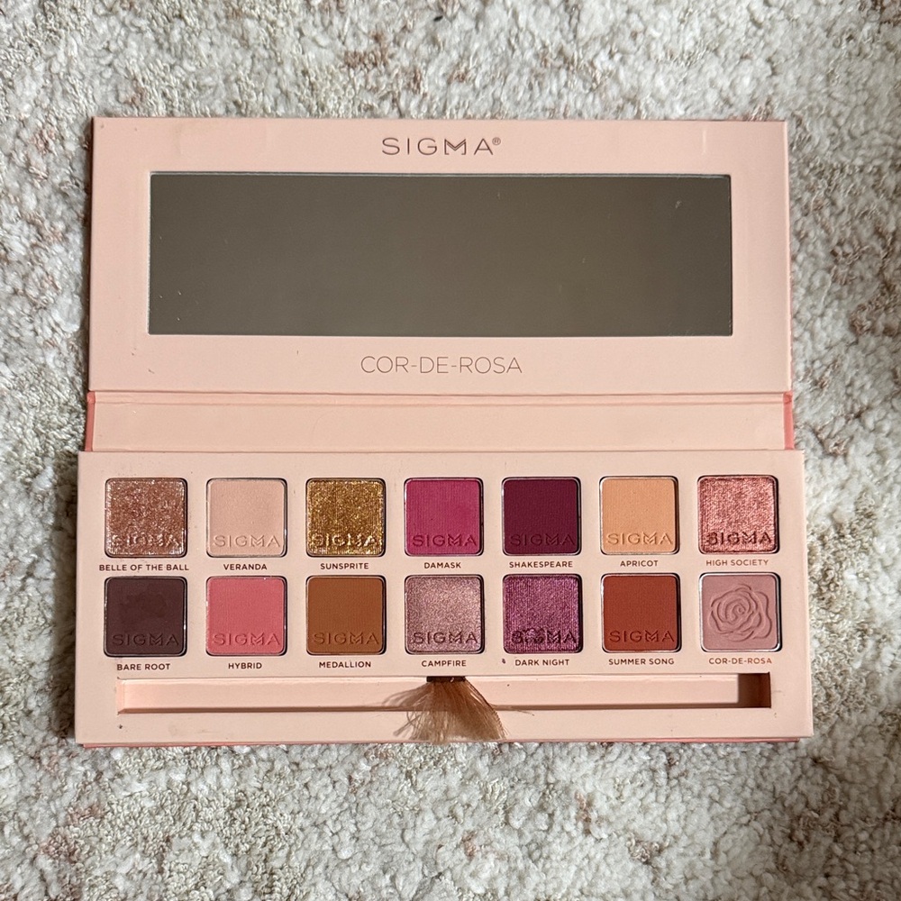 Sigma Beauty Cor-de-Rosa Palette with Pink and Gold Hues